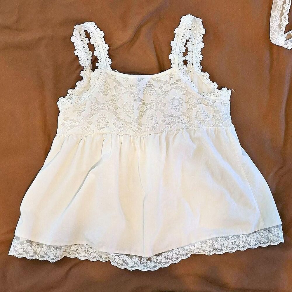 Dazy Women's White and Cream Vest - Picture 2 of 2